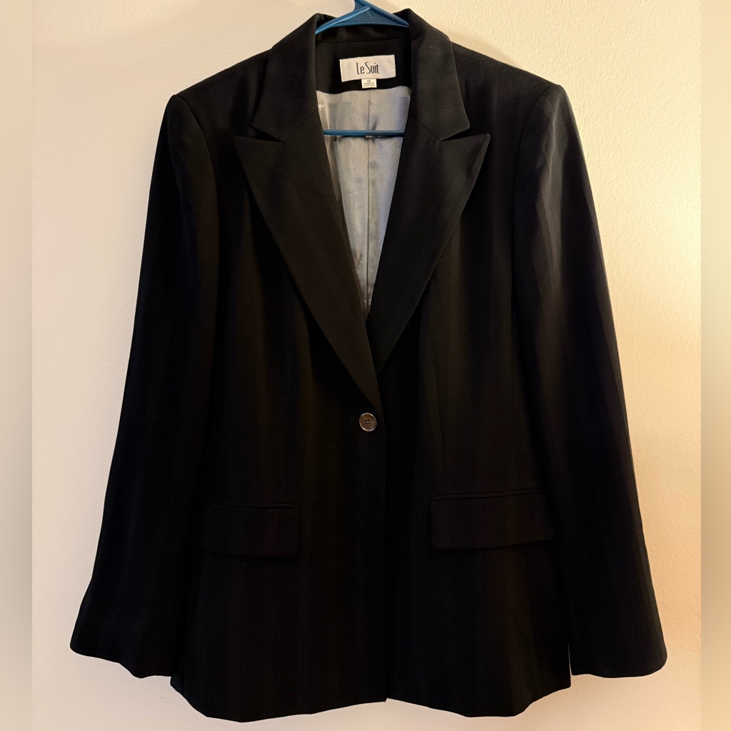 Le Suit Two-Piece Women's Classic Black Blazer And Pants Set